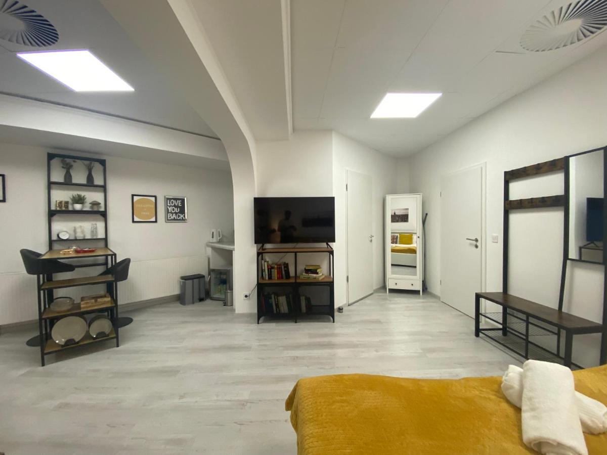 Chice, Urbane Oase Mit Arbeitsplatz Homestay