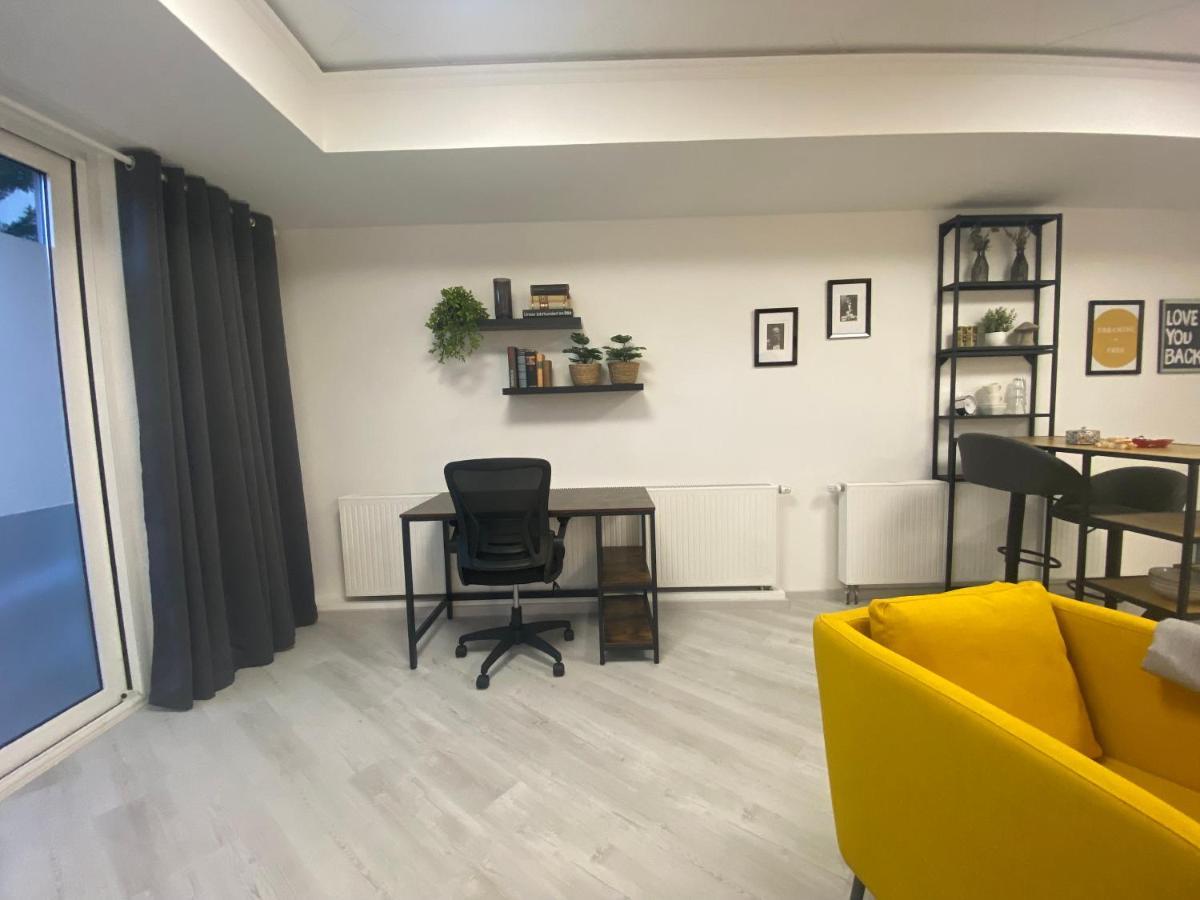 Chice, Urbane Oase Mit Arbeitsplatz Homestay *