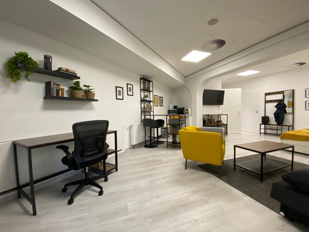 Chice, Urbane Oase Mit Arbeitsplatz Homestay