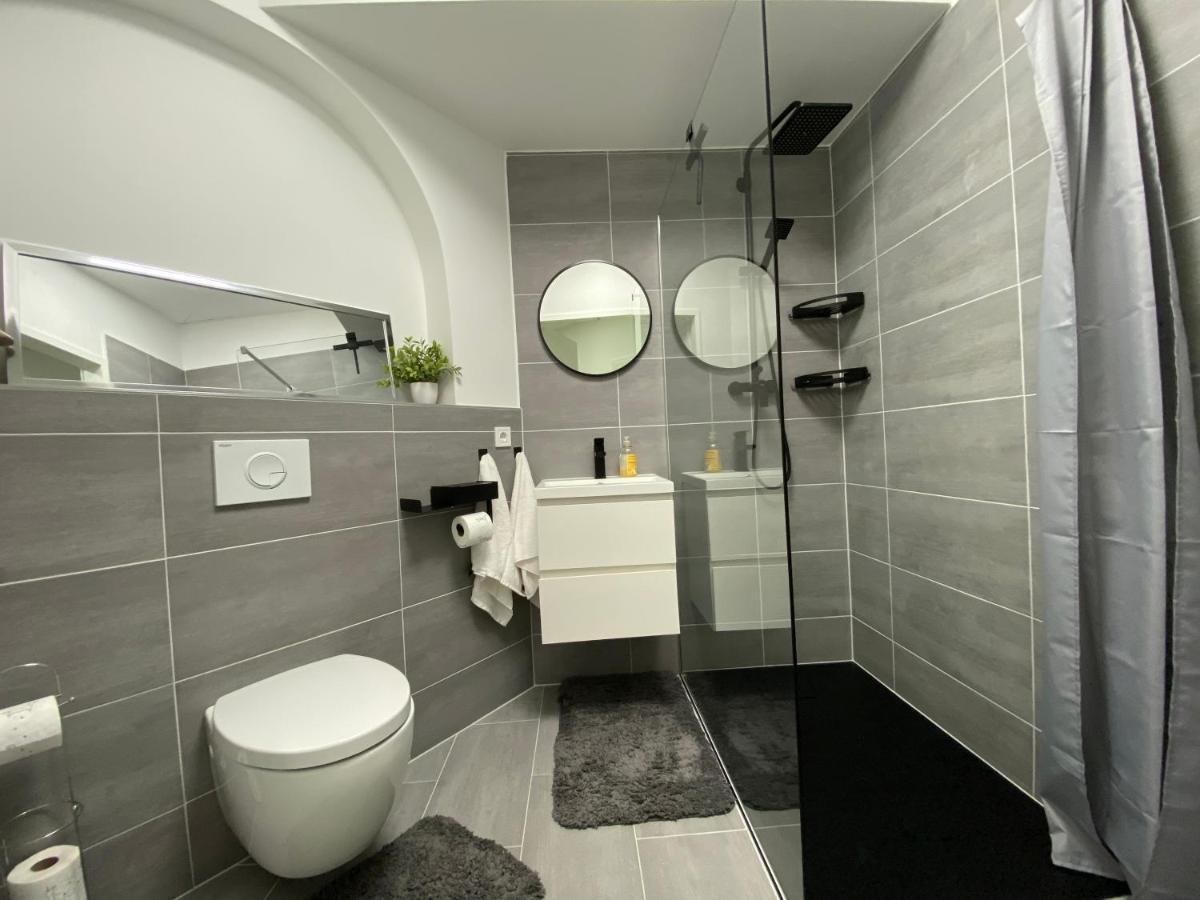 Chice, Urbane Oase Mit Arbeitsplatz Homestay *